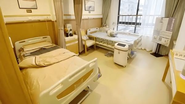 细节藏不住爱！白敬亭晒家意外暴露恋情？
